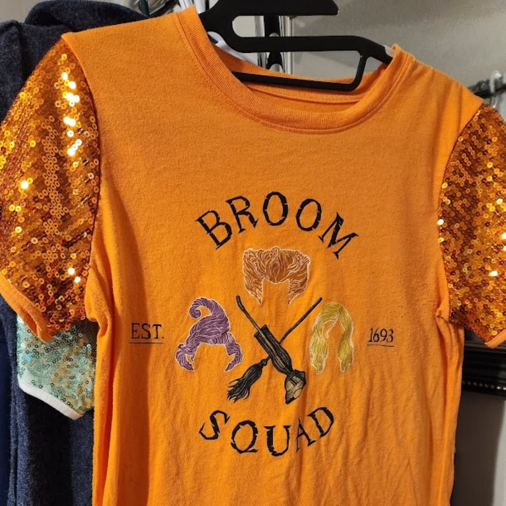 Girls Tee, Hocus Pocus Theme, EUC, Size XL